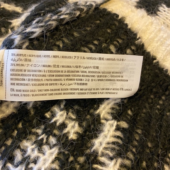 Hollister Cropped Sweater - Picture 8 of 10